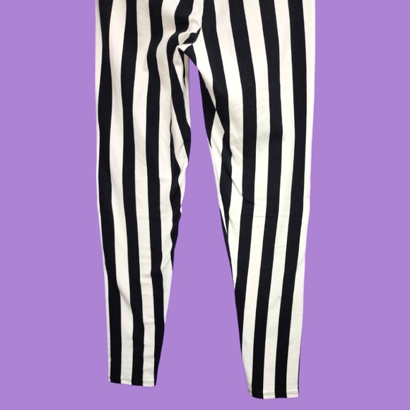 Midnight Hour: Black & White Vertical Striped Leggings - Picture 7 of 11